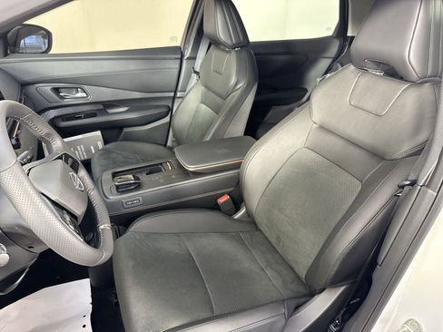 New 2025 Nissan Ariya AWD image 20