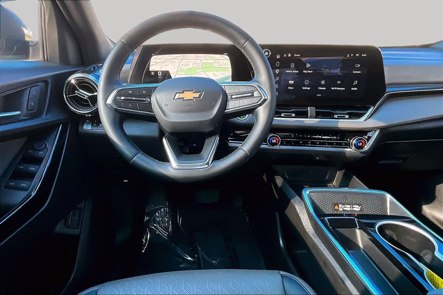 Used 2025 Chevrolet Equinox LT w/ Convenience Package II FWD image 6