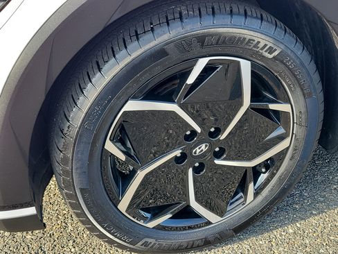 Certified 2024 Hyundai Ioniq 5 SEL RWD image 7