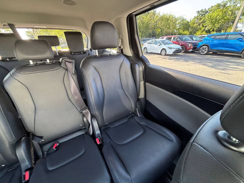 Used 2026 Kia Carnival FWD image 40