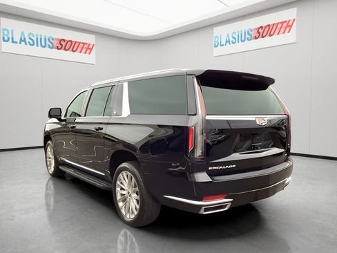 Used 2024 Cadillac Escalade ESV Premium Luxury image 5