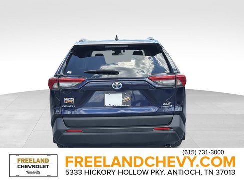 Used 2021 Toyota RAV4 XLE Premium AWD/4WD image 4
