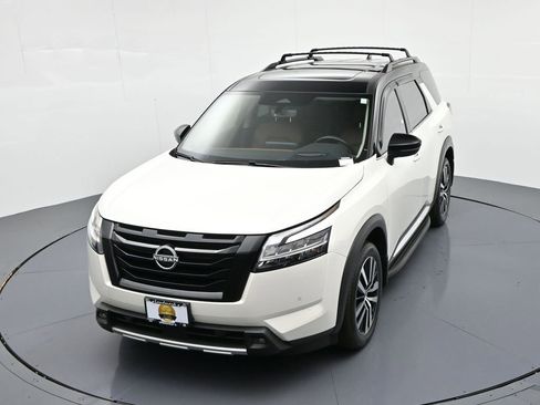 Used 2024 Nissan Pathfinder Platinum image 29