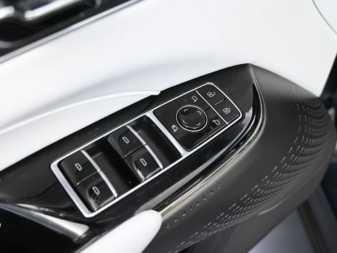 Used 2024 Cadillac Lyriq Luxury image 20