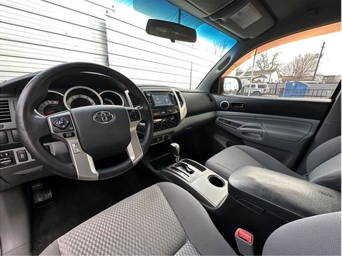 Used 2014 Toyota Tacoma 4x4 Double Cab image 2