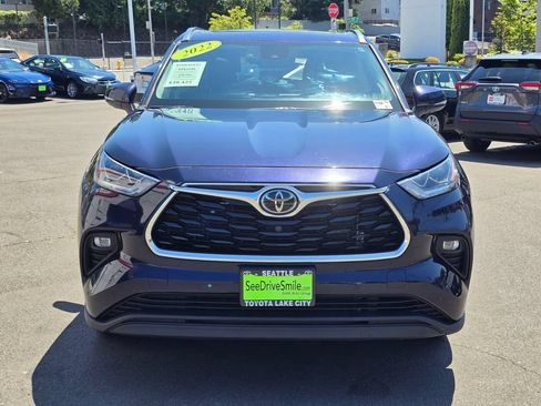 Used 2022 Toyota Highlander Limited AWD/4WD image 2