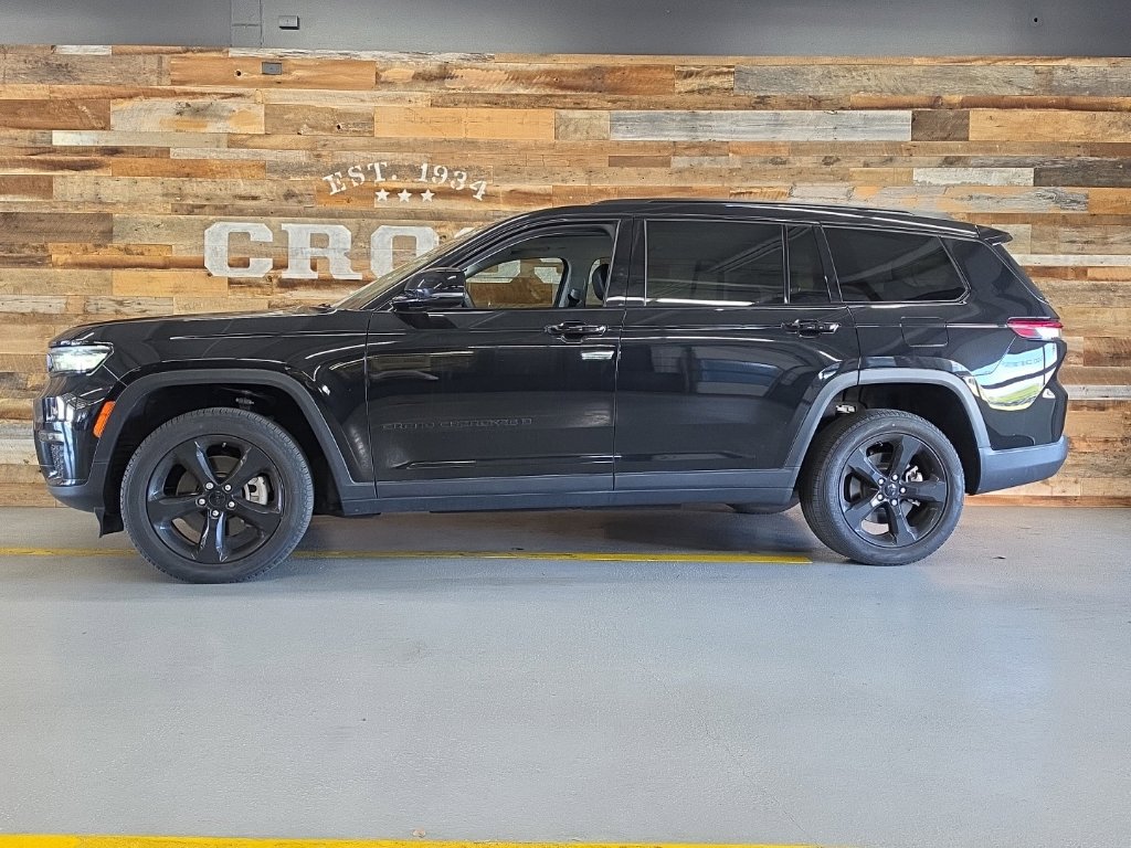 Used 2022 Jeep Grand Cherokee L Limited w/ Black Appearance Package AWD/4WD image 18
