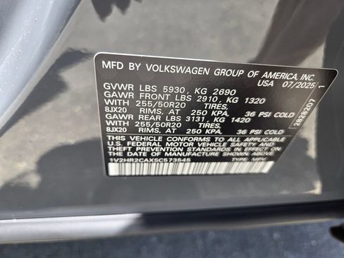 Used 2025 Volkswagen Atlas SE AWD/4WD image 34