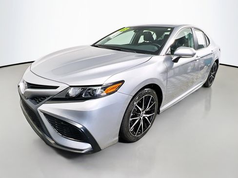 Used 2023 Toyota Camry SE image 10