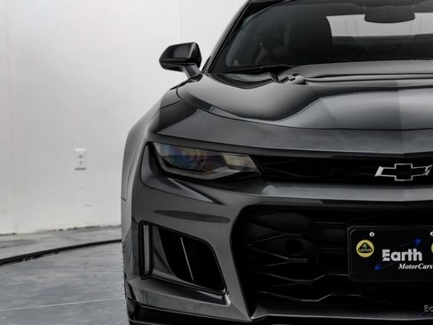 Used 2018 Chevrolet Camaro ZL1 RWD image 26