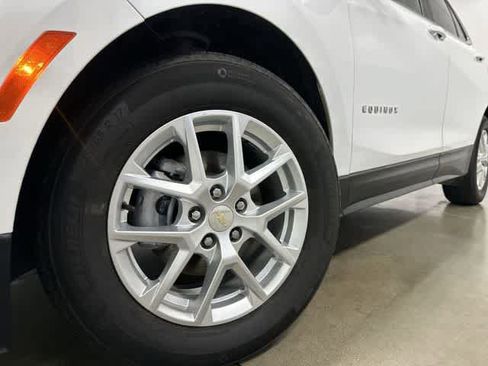 Used 2024 Chevrolet Equinox LT FWD image 28