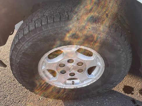 Used 2004 Chevrolet Tahoe LS image 32