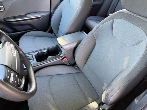Used 2025 Kia K4 LXS image 38