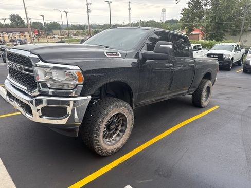 Used 2024 RAM 2500 Tradesman w/ Chrome Appearance Group AWD/4WD image 2