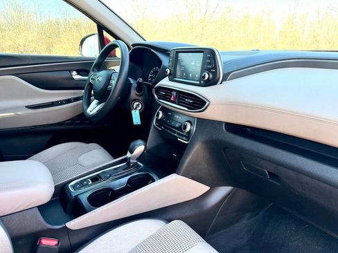 Used 2019 Hyundai Santa Fe SE image 25