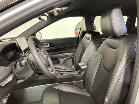 Used 2025 Jeep Compass Trailhawk AWD/4WD image 12