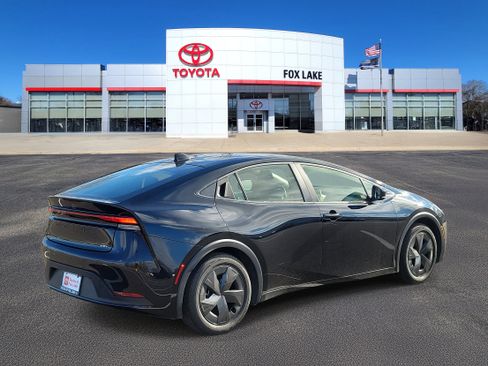 Used 2024 Toyota Prius LE image 4