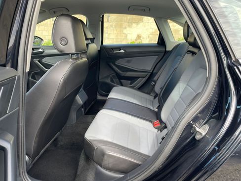 Used 2025 Volkswagen Jetta SE image 27