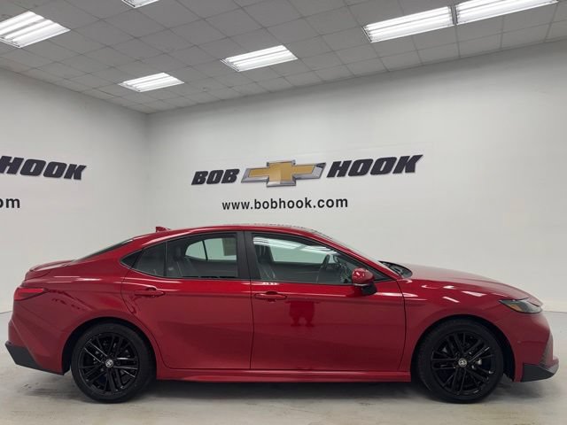 Used 2025 Toyota Camry SE FWD image 4