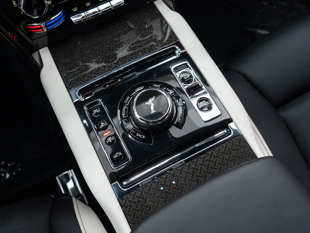 Certified 2023 Rolls-Royce Cullinan Black Badge w/ Driver's Package AWD/4WD image 40