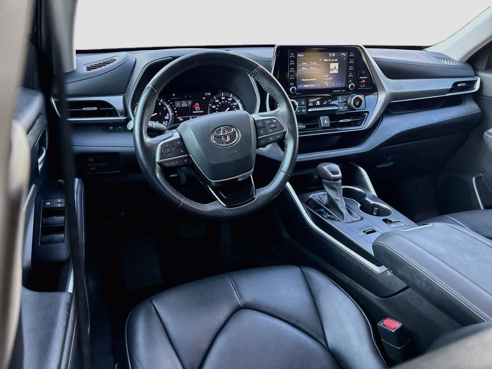 Used 2021 Toyota Highlander XLE FWD image 20