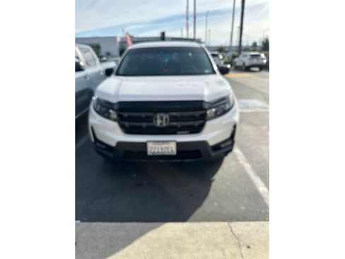 Used 2025 Honda Ridgeline Sport image 3