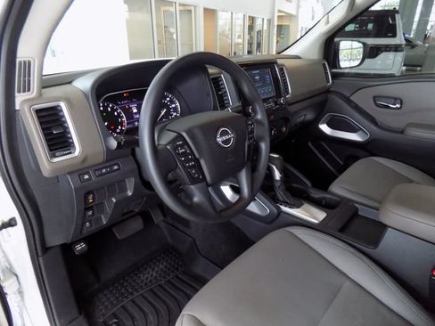 Used 2022 Nissan Frontier SV w/ Technology Package RWD image 19