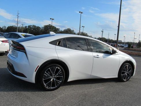 Used 2025 Toyota Prius XLE image 6