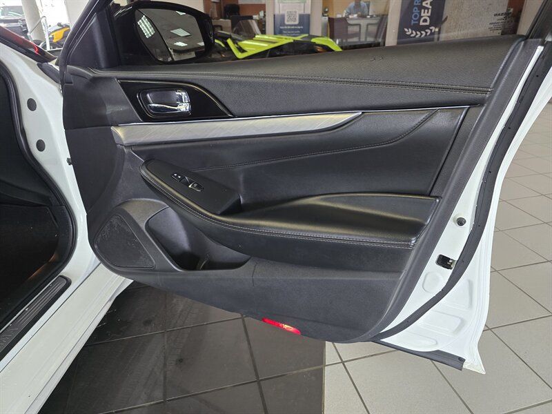 Used 2017 Nissan Maxima 3.5 SV FWD image 19
