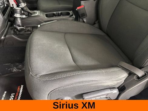 Used 2022 Jeep Gladiator Sport AWD/4WD image 12