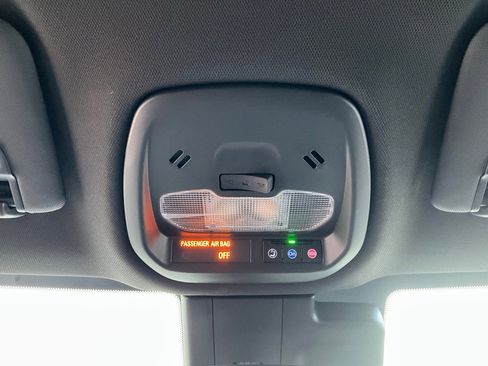 Used 2025 Buick Envista Sport Touring image 16