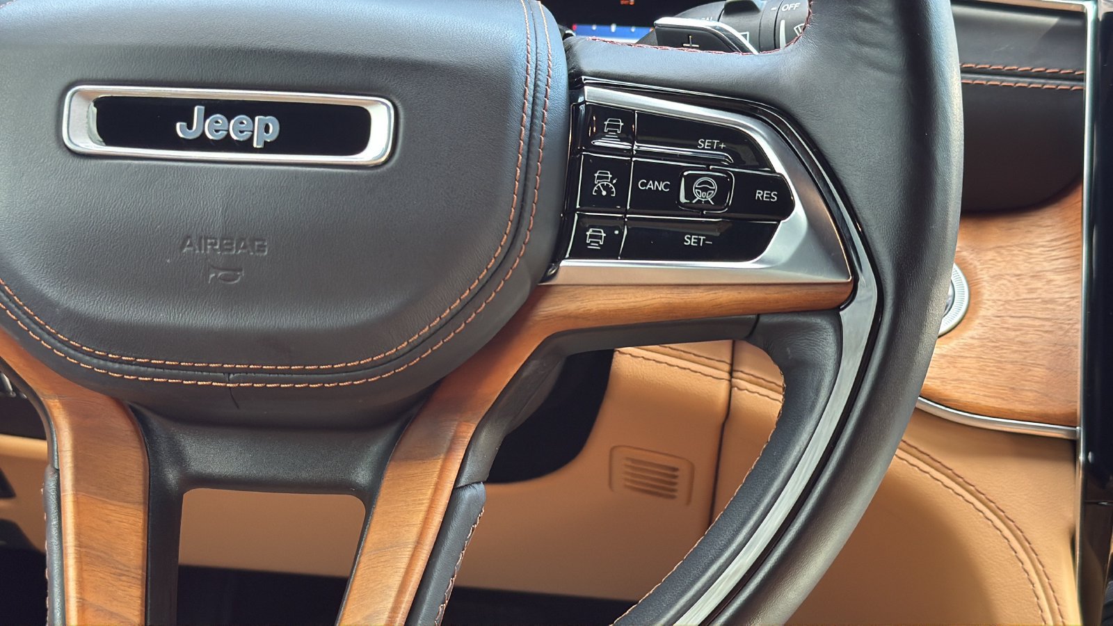 Used 2021 Jeep Grand Cherokee L Summit AWD/4WD image 15