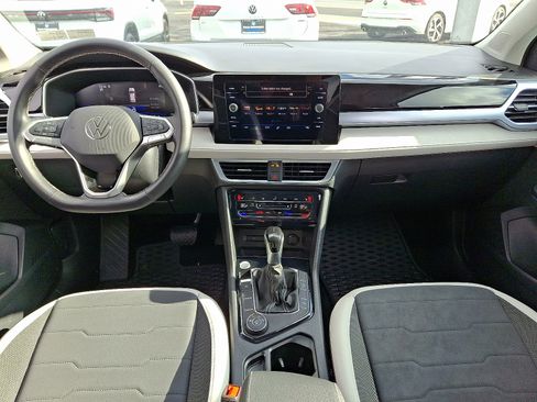 Used 2025 Volkswagen Taos SE image 11