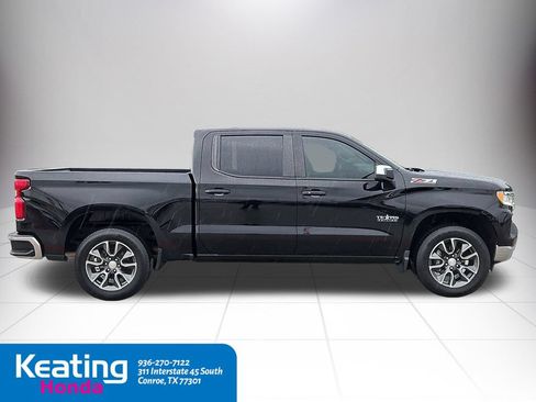 Used 2022 Chevrolet Silverado 1500 LT w/ Z71 Off-Road Package AWD/4WD image 9