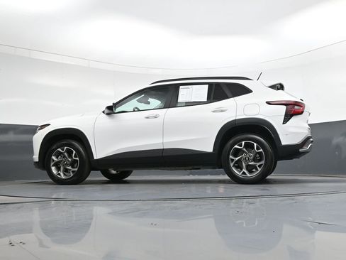 Used 2025 Chevrolet Trax LT image 37