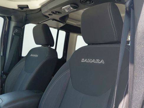 Used 2016 Jeep Wrangler Unlimited Sahara w/ Connectivity Group AWD/4WD image 9