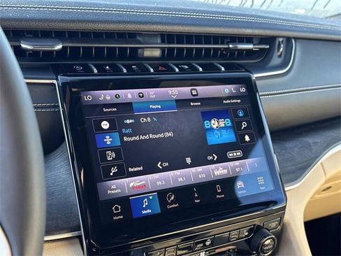 Used 2024 Jeep Grand Cherokee L Limited image 19