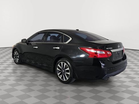 Used 2016 Nissan Altima 2.5 SV w/ Convenience Package FWD image 6