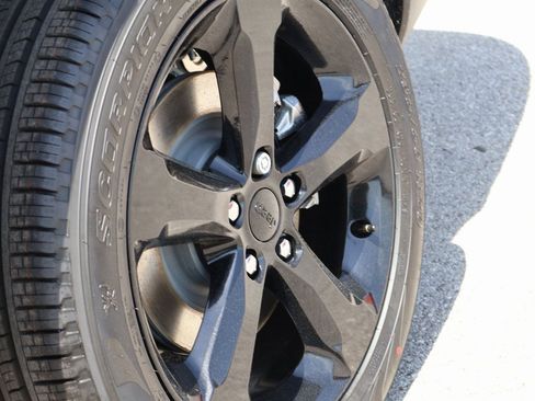 New 2025 Jeep Grand Cherokee L Limited w/ Black Appearance Package image 39