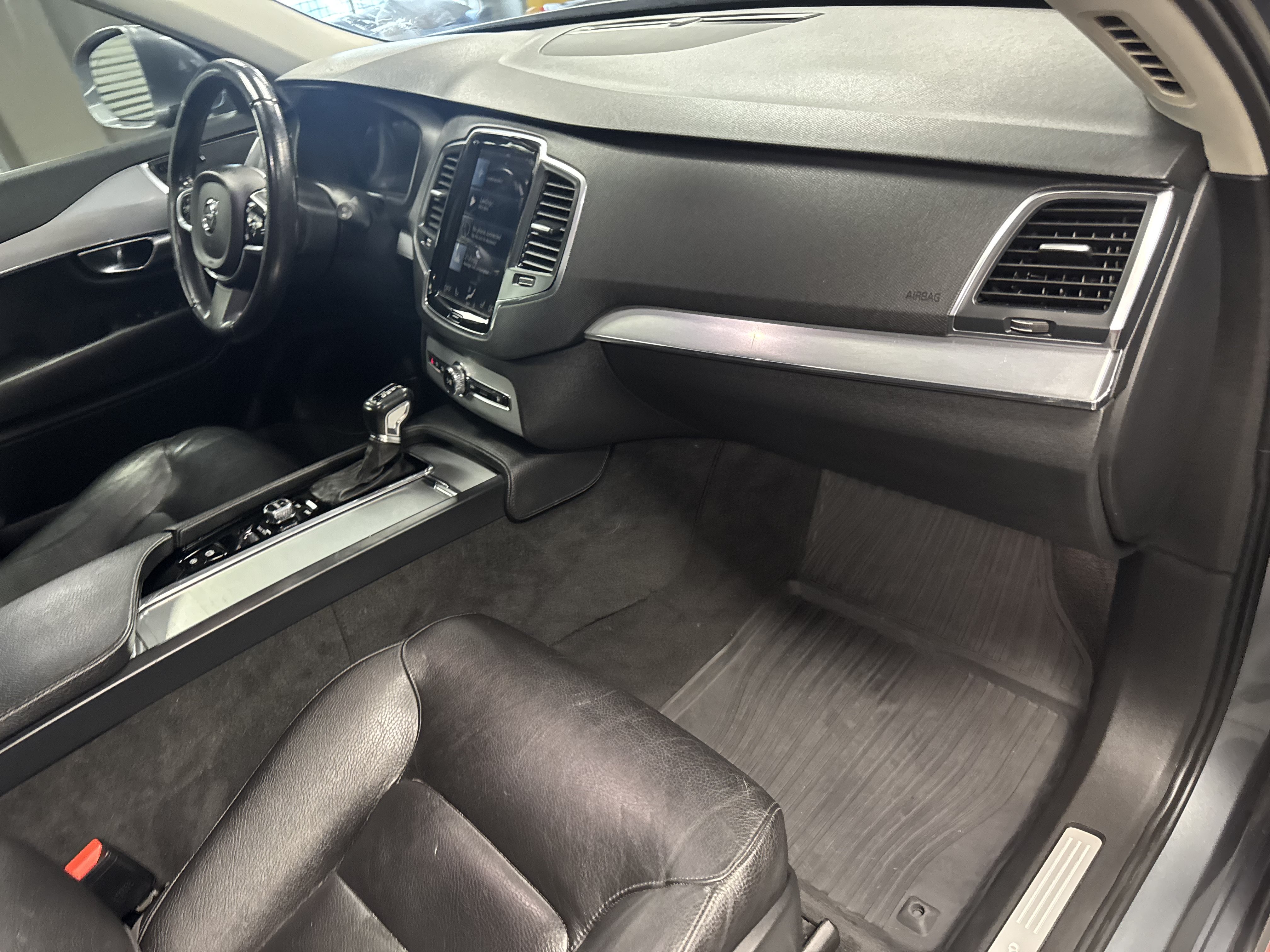 Used 2017 Volvo XC90 T6 Momentum w/ Vision Package AWD/4WD image 16