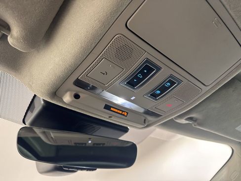 Used 2020 Jaguar F-PACE Premium image 15