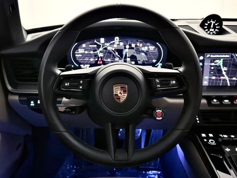 Used 2025 Porsche 911 Carrera RWD image 34