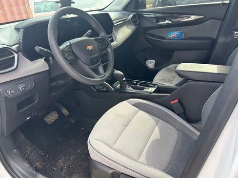 Used 2025 Chevrolet TrailBlazer LS w/ LS Convenience Package FWD image 3