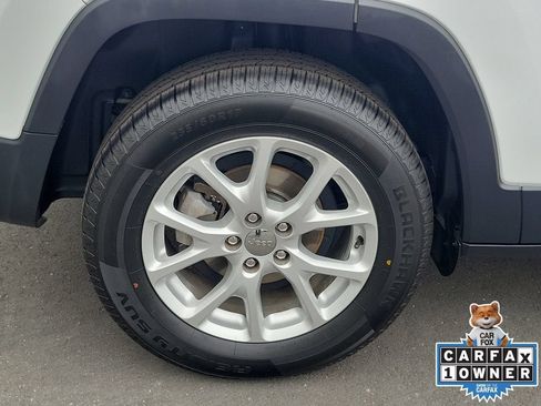 Used 2018 Jeep Cherokee Latitude FWD image 6