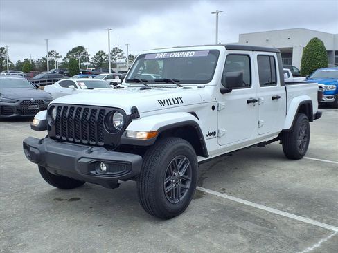 Used 2021 Jeep Gladiator Sport image 3