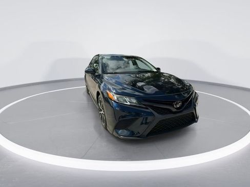 Used 2020 Toyota Camry SE w/ Convenience Package image 2