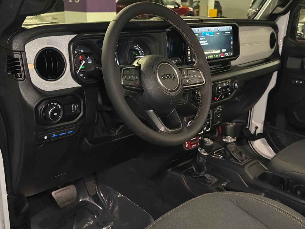 Used 2024 Jeep Wrangler Unlimited AWD/4WD image 24