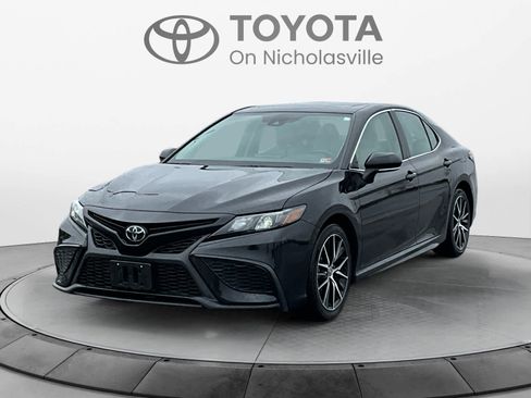 Used 2024 Toyota Camry SE w/ Cold Weather Package image 1