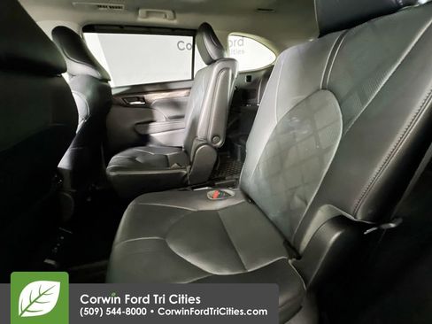 Used 2021 Toyota Highlander Platinum AWD/4WD image 31