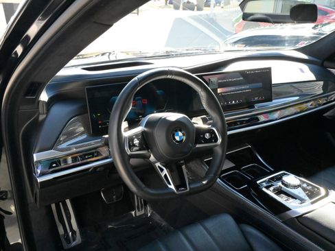 Used 2023 BMW 760i xDrive w/ Executive Package image 16